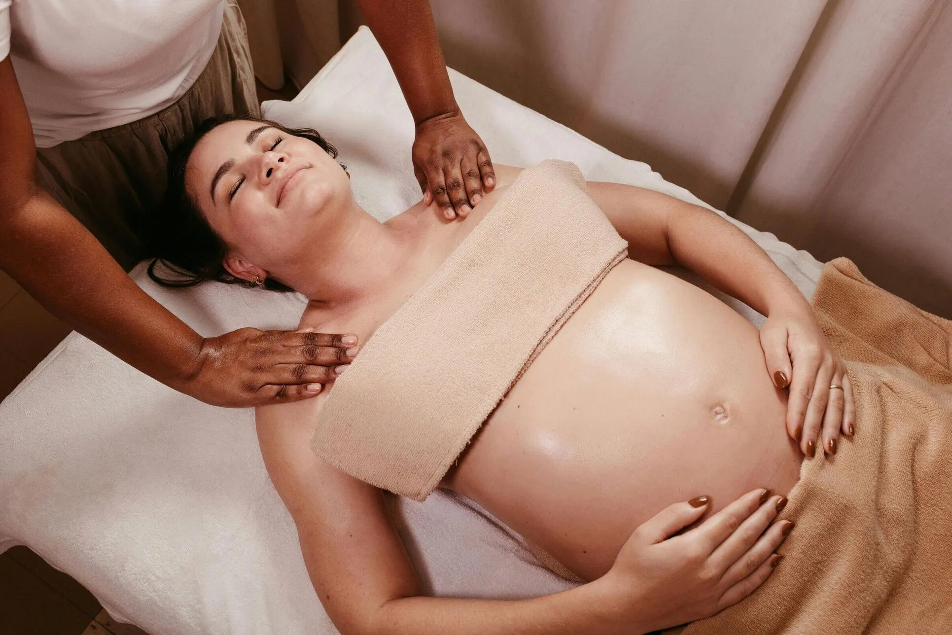 Le massage pr&eacute;natal (femme enceinte) 4